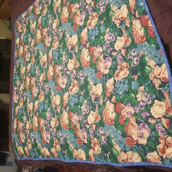 Handmade Quilt 36" x 46" - Picture 5 of 6